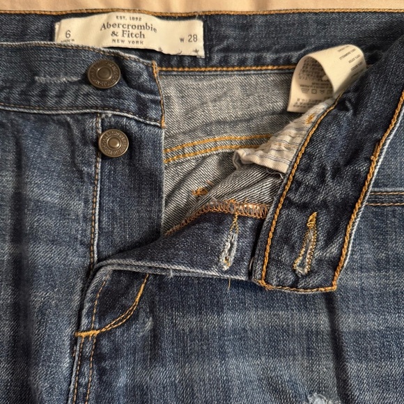 Abercrombie & Fitch Women’s Size 28/6 Button Fly Distressed Denim Jean Shorts - Picture 5 of 8